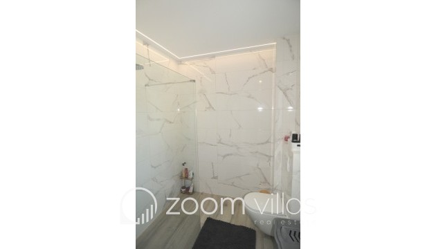 Resale - Villa / Semi-detached - Calpe