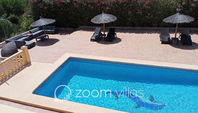 Resale - Villa - Altea